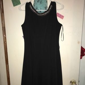 Black dress w/ keyhole back